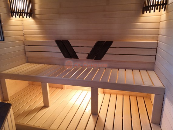 Нижний ярус полков до стены